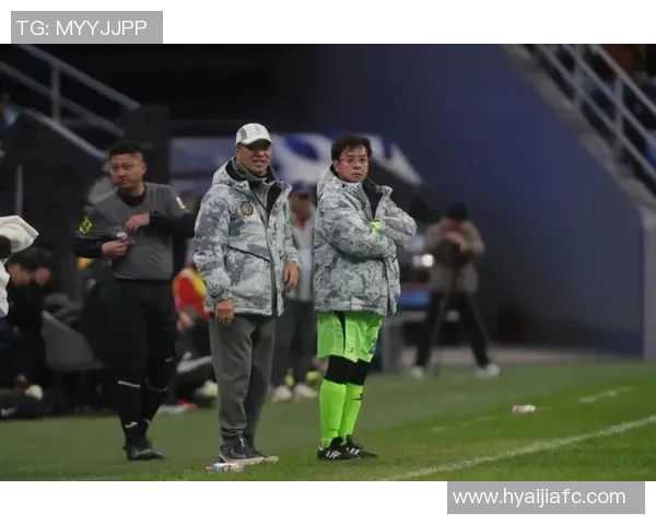 足球明星青春岁月珍藏图集展现他们的年轻风采与激情瞬间